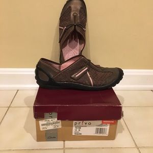 Women’s 10 ,Clarks Privo shoes